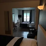 Du Pot D'etain Hotel